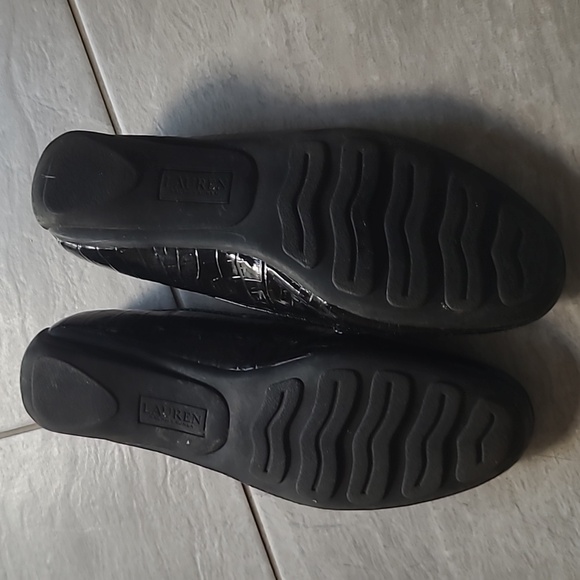 Lauren Ralph Lauren Shoes. SIze 8B - Picture 4 of 4